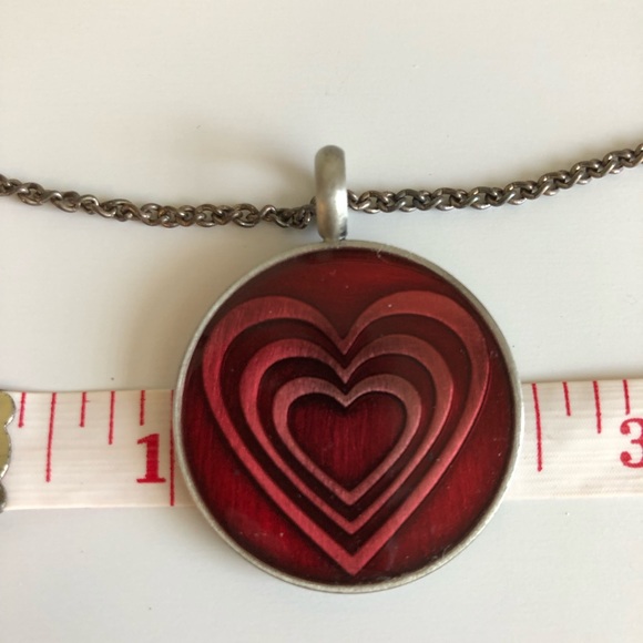 💗Eye catching red heart pendant on 20” chain - Picture 3 of 4